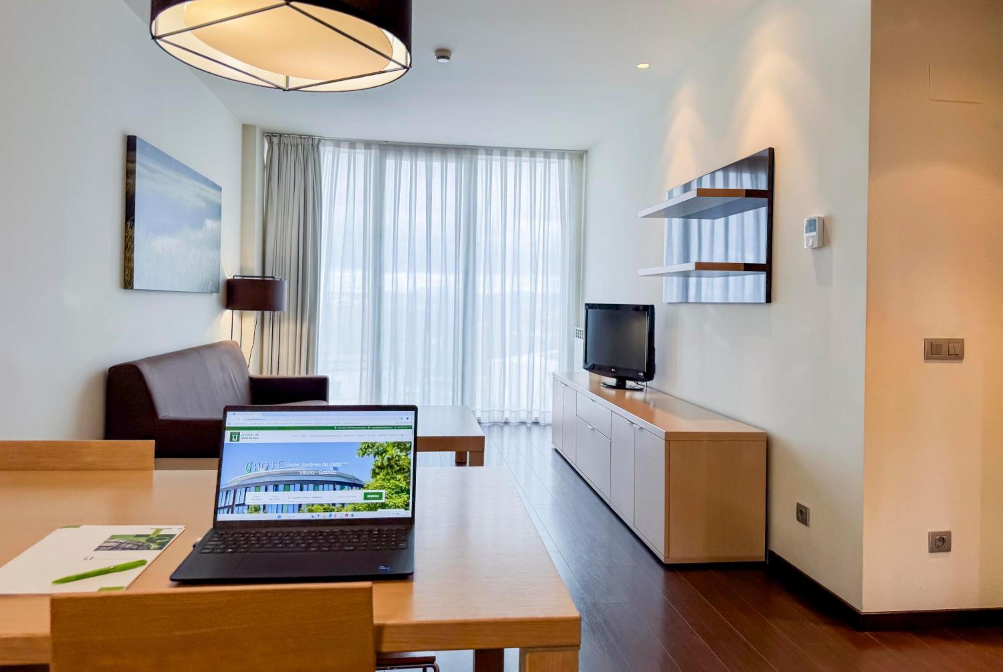 Hotel Jardines De Uleta Suites Vitoria-Gasteiz Exteriér fotografie